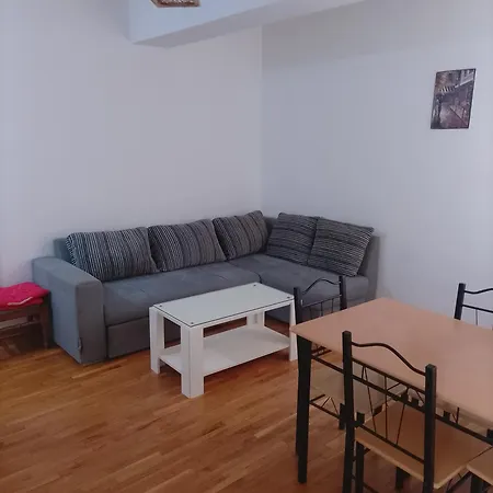 As Apartment *